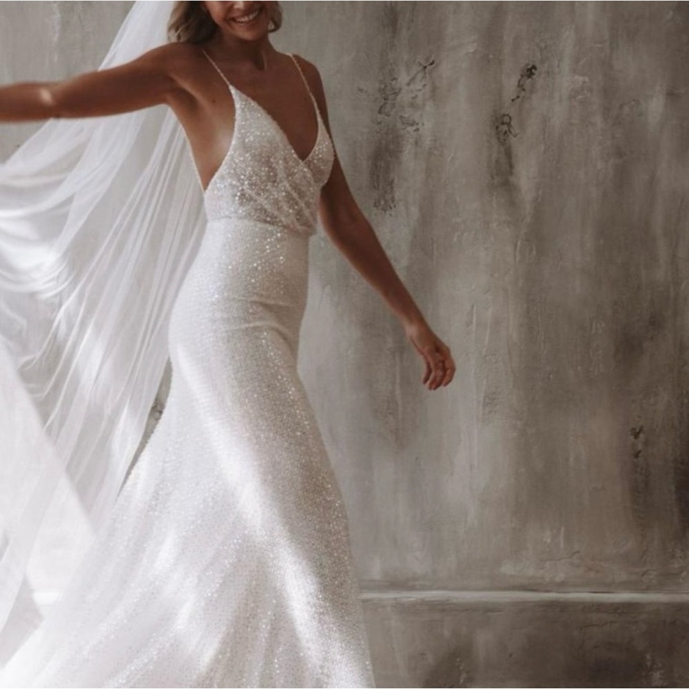 Elegant White Wedding Dress - Picture 3 of 5
